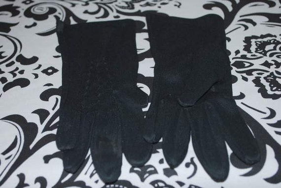 Black gloves with zig zag pattern on top. 1960's … - image 4