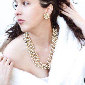 Coro white and gold beaded necklace and earring set. Regal midcentury jewelry. Dead stock. New with tags bild 7