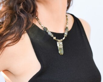 Southwestern style Labradorite pendant necklace in a gorgeous ornate setting. Shimmery stone pendant set in a southwest style necklace