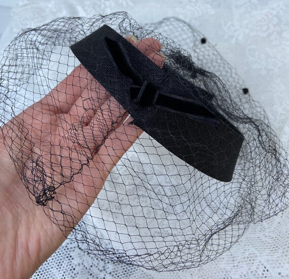 Black fascinator/hat with full veil. Femme fatale… - image 10