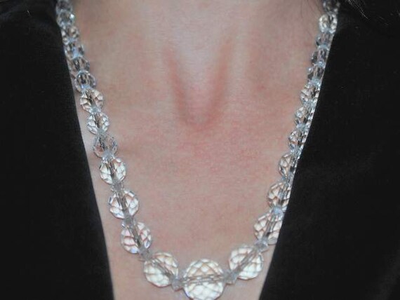 Crystal beaded necklace in a graduated design. 19… - image 2