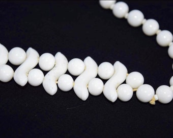 Milk glass vintage choker necklace. 1940's White milk glass beaded necklace. Main character energy necklace