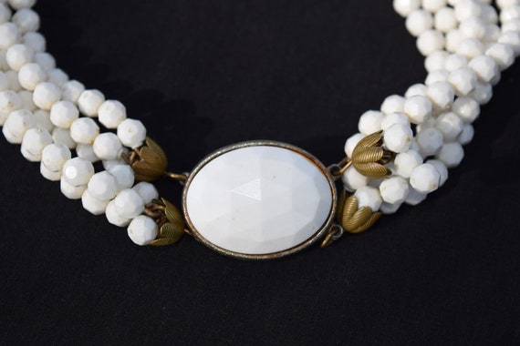 White multistrand beaded necklace with large clas… - image 2