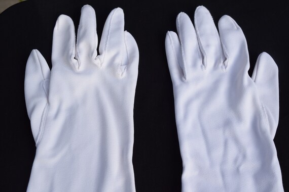 White Crescent size 7 vintage gloves. All Nylon E… - image 5
