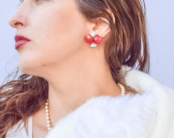 Tulip clip on earrings. Star midcentury red thermoset earrings. Vintage lucite jewelry.