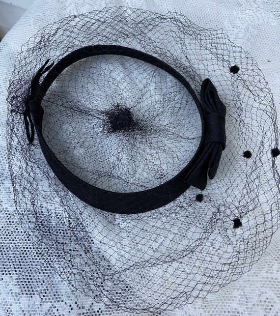 Black fascinator/hat with full veil. Femme fatale… - image 8