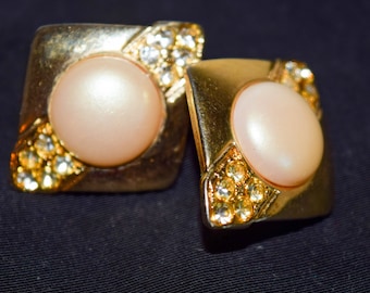 Pearl and rhinestone clip on earrings. Classic and timeless earrings.