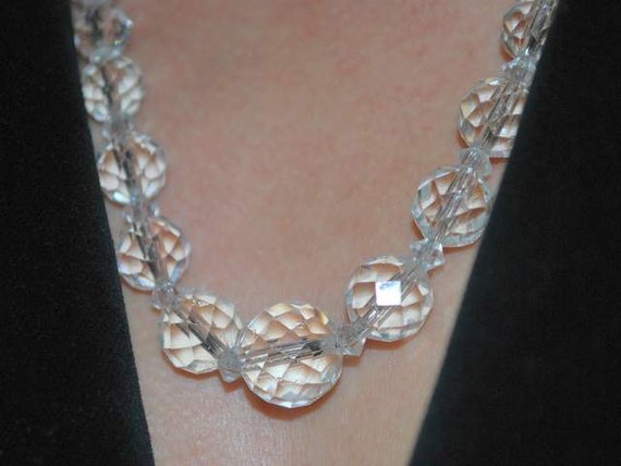 Crystal beaded necklace in a graduated design. 19… - image 1