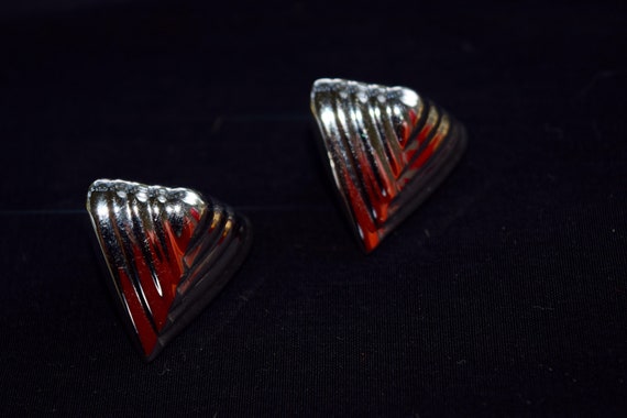 Silver tone Monet earrings. 1980’s vintage triang… - image 5