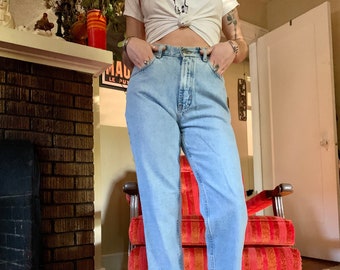 90s mom jeans | cropped high rise jeans - light blue cigarette jean - 25 waist