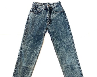 90s slim straight jeans - high waisted stone washed blue jeans - 25 waist