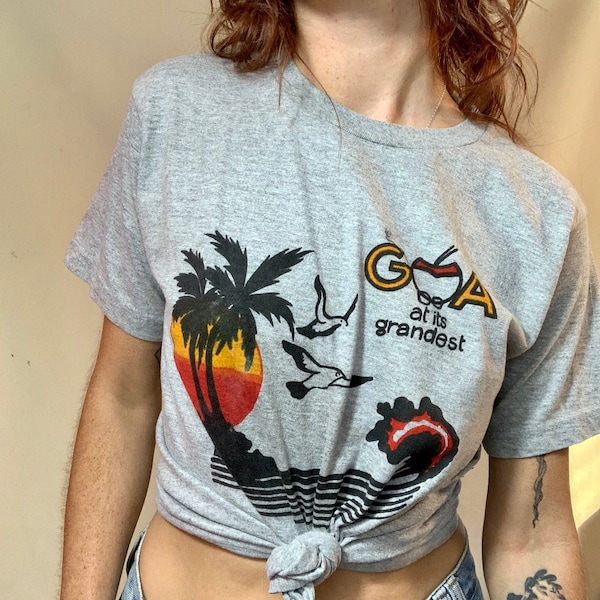 vintage graphic tee - unisex - beach scene - paper thin cotton shirt small