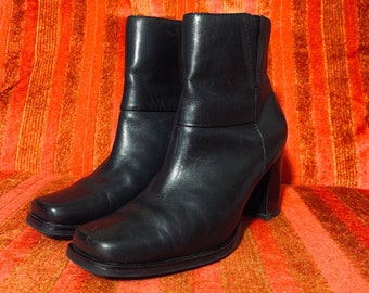 90s black leather ankle boots - block heel booties size 5.5