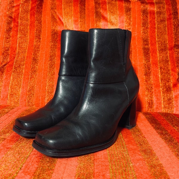 90s black leather ankle boots - block heel booties size 5.5