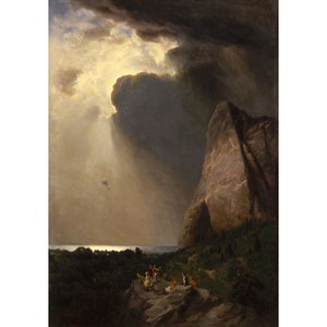 Op de afbeelding: Olieverfschilderij van een dramatisch landschap met een torenhoge rotsformatie en figuren verzameld op een klif. De lucht is gevuld met donkere wolken, met een lichtstraal die naar beneden schijnt. De scène roept een gevoel van ontzag op, typisch voor de romantiek.