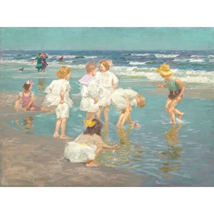 Puede incluir: Una pintura de niños jugando en una playa de arena. Los niños visten ropa blanca y azul claro. El mar es azul y el cielo es azul claro. La pintura está hecha en un estilo realista.