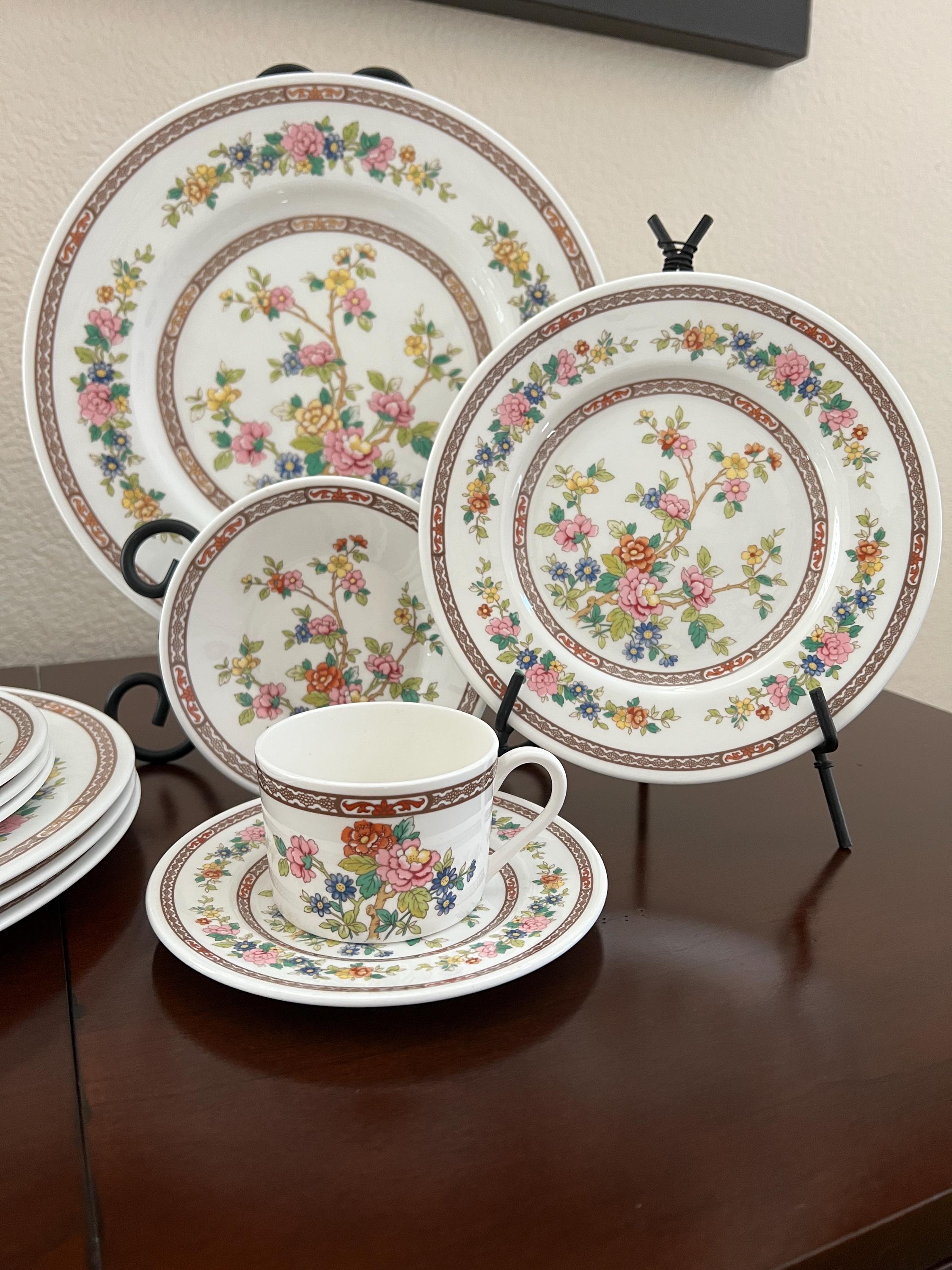 Coalport ボーンチャイナ バセットハウンド Coalport Flower of Tibet Bone China Dinnerware Set, Vintage