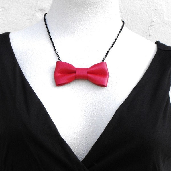 Red leather bow necklace, bow-tie pendant, jewelry for women, crimson on black metal chain