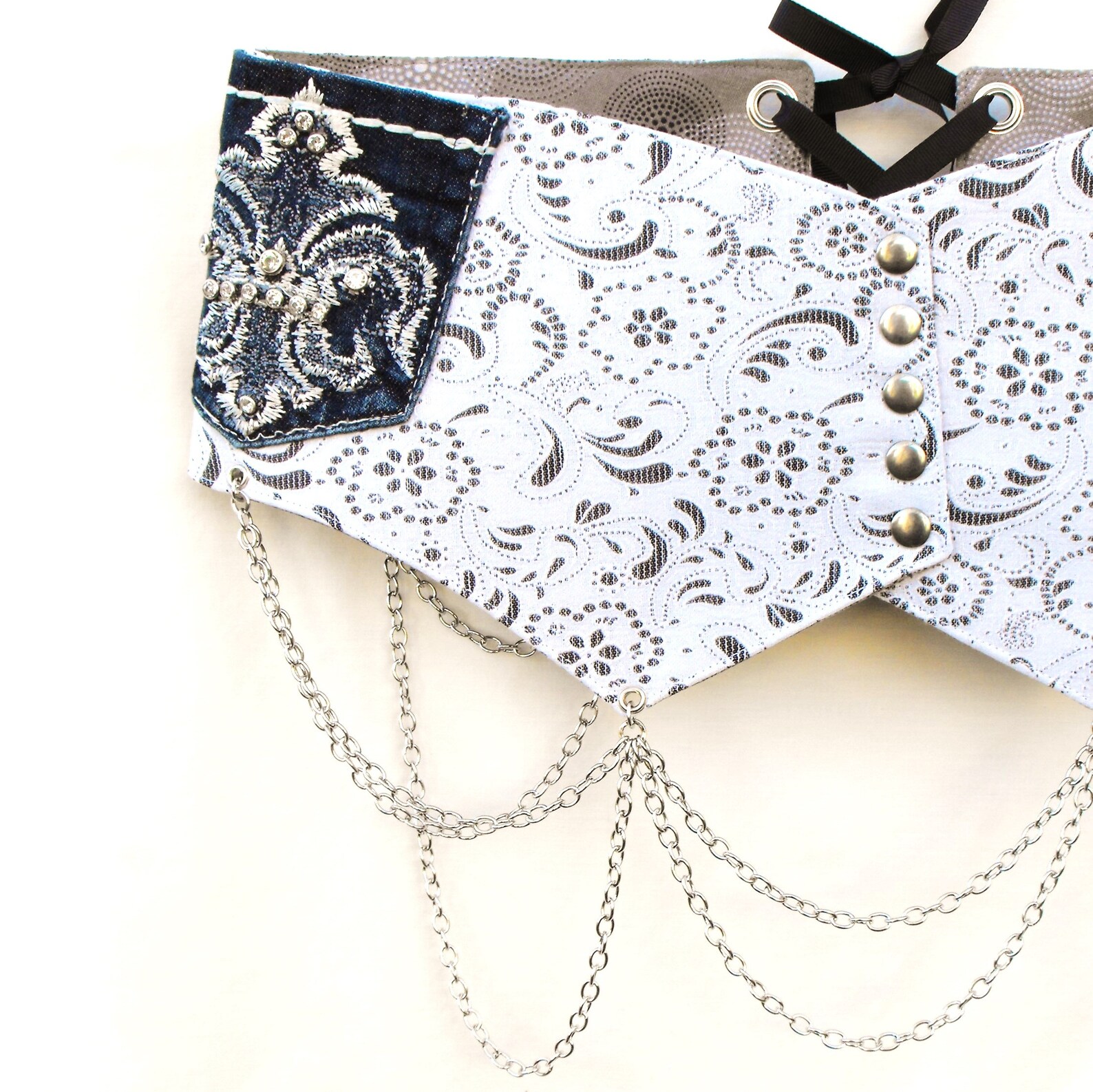 white fabric belt