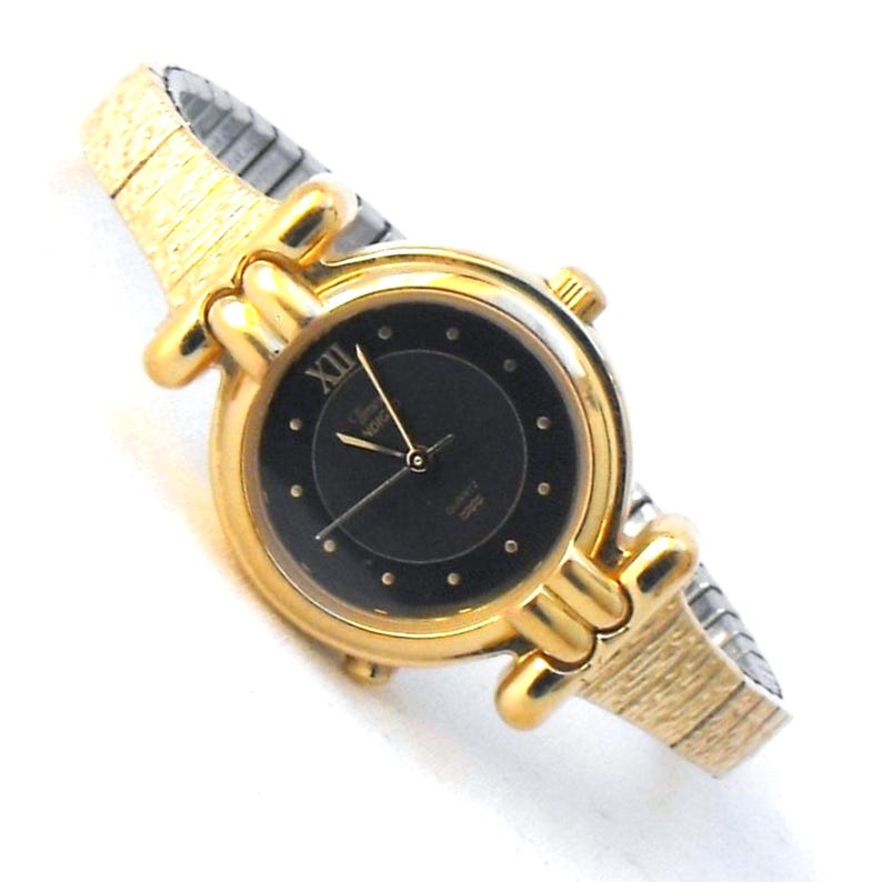 Ladys Timex Indiglo wrist watch: Vintage in very good running condition, gold tone with stretch band