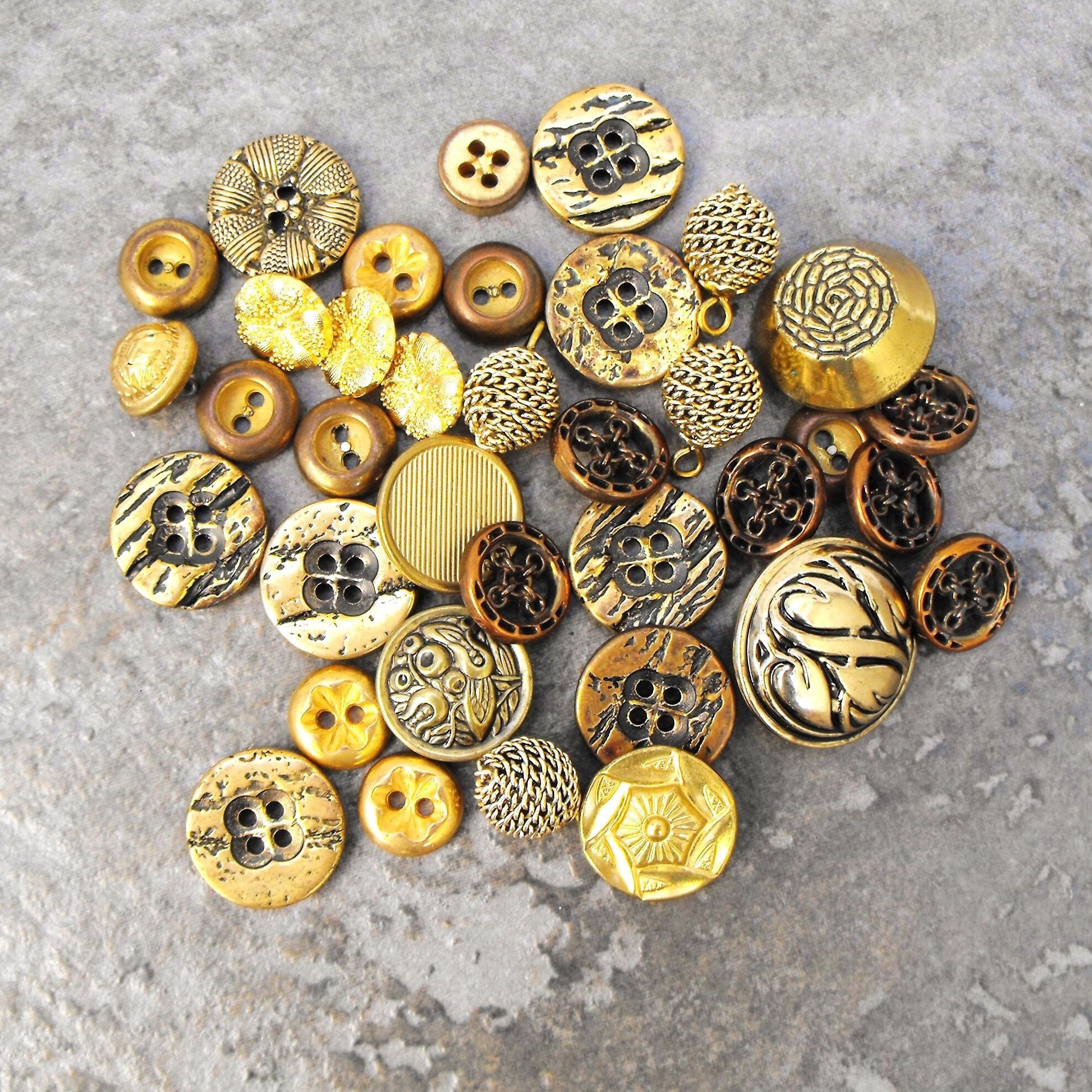 Lot De 36 Boutons Vintage Jaune Mordoré - Diamètre 1,4 Cm, Référence 818, Occasion, Fabrication Française