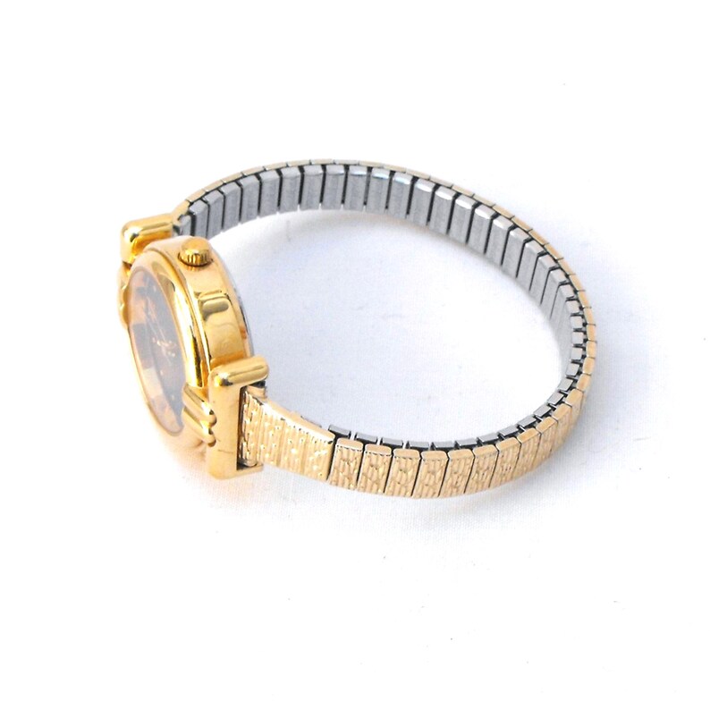 The gold-tone stretch band is by Spiedel, also in great pre-owned condition.