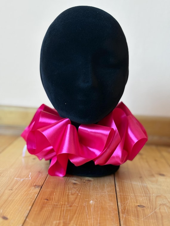 Clown Kragen Satin Pink Zirkus Blüten Verkleidung Accessoire / Glänzender Rüschenkragen für Zirkus, Karneval, Festival & Kostüm