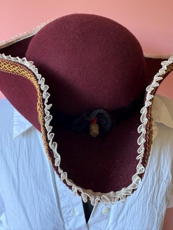 Piratenhut Dreispitz Bordeaux Filz | Tricorn Totenkopf Gold | Piraten Kostüm Halloween Karneval | LARP Cosplay | handgemacht Unikat