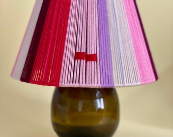 Handgewebter Lampenschirm Upcycling, 100% Baumwollgarn, farbenfroh, colorblock, Tischlampe, bunter Garn, Stringlampe
