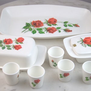 Bread basket butter dish 5 egg cups jam jar plastic 50s 60s 70s 60s breakfast set vintage red roses Midcentury