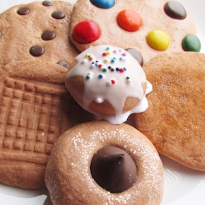 Fake Cookies For Display Faux Cookie Food Props Bakery Decor Photo Shoot Realistic Cookies on Plate Home Decor Primitive Traditional Baker