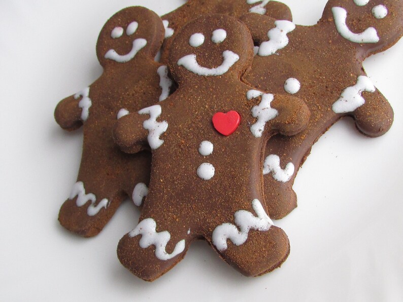 Fake Gingerbread Man Cookies Faux Cookies Valentine's Day Home Decor Gingerbread Man with Heart Display Decor Bakery Food Ornaments Milk image 5