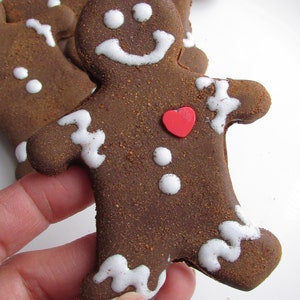 Fake Gingerbread Man Cookies Faux Cookies Valentine's Day Home Decor Gingerbread Man with Heart Display Decor Bakery Food Ornaments Milk image 2