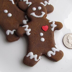 Fake Gingerbread Man Cookies Faux Cookies Valentine's Day Home Decor Gingerbread Man with Heart Display Decor Bakery Food Ornaments Milk image 4