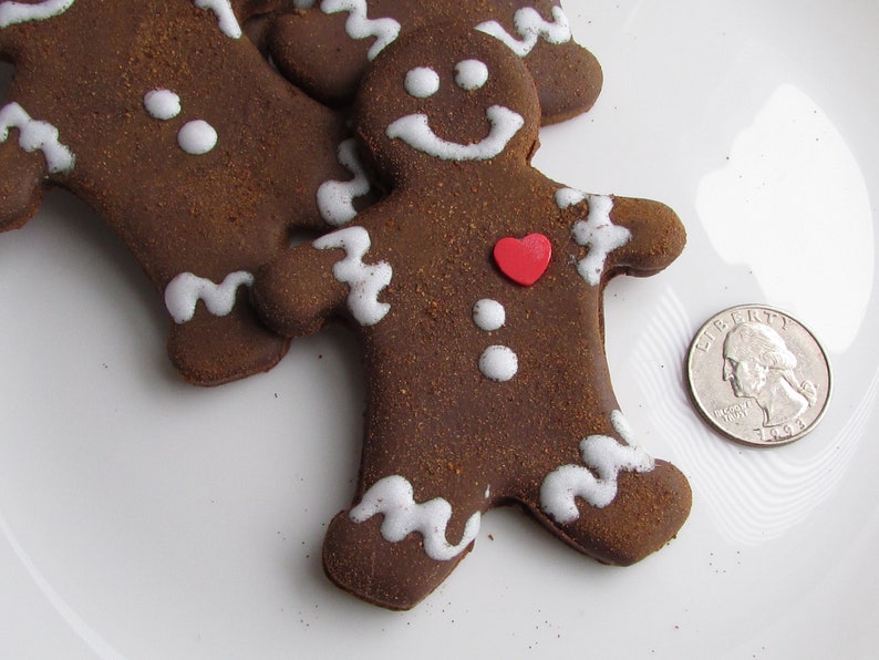 Fake Gingerbread Man Cookies Faux Cookies Valentine's Day Home Decor Gingerbread Man with Heart Display Decor Bakery Food Ornaments Milk image 4