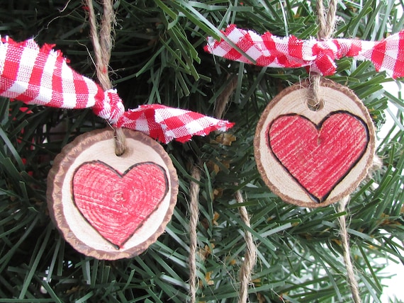 2.75 x 3.35 Inch 48 Pieces Buffalo Plaid Heart Wooden Ornament Heart Wood Slice Love Heart Tag Plaid Hanging Ornament with Twine for Valentine's Day Decoration Wedding Craft Red and White Plaid