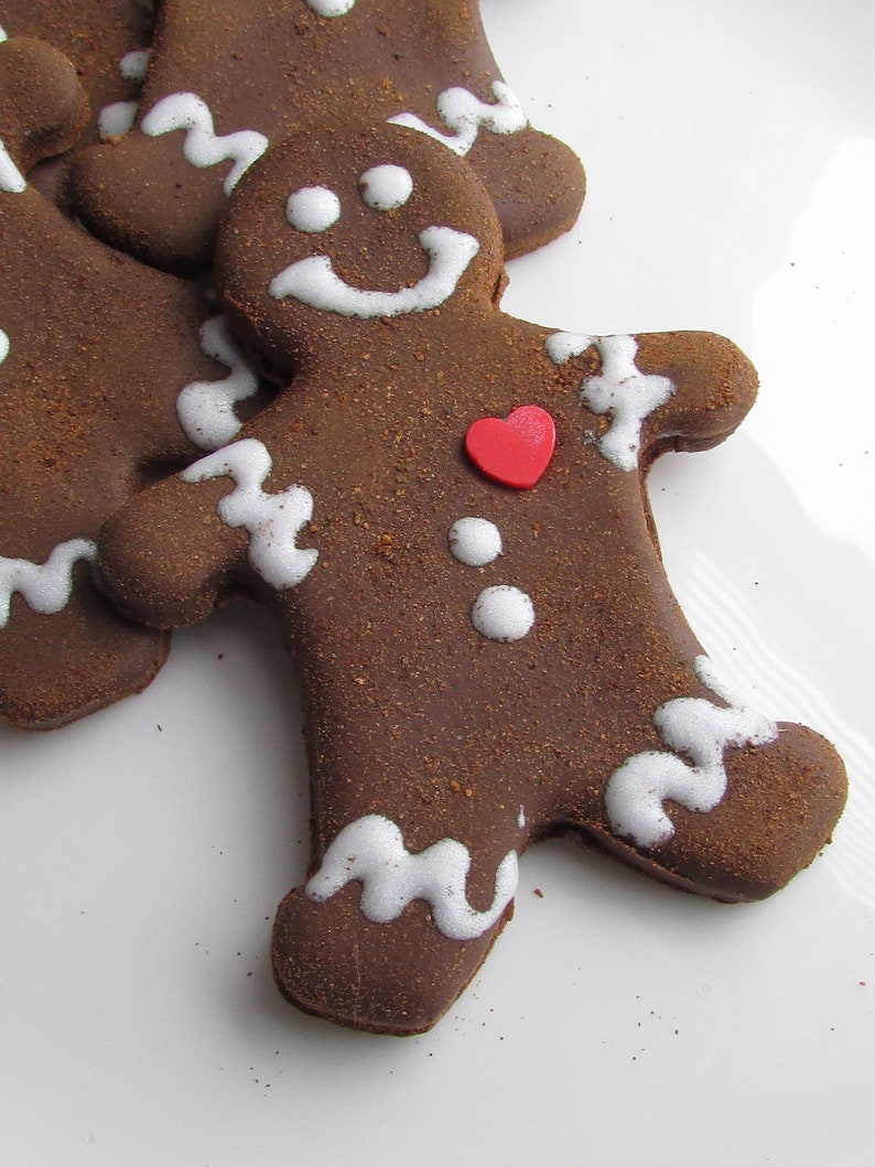 Fake Gingerbread Man Cookies Faux Cookies Valentine's Day Home Decor Gingerbread Man with Heart Display Decor Bakery Food Ornaments Milk image 3