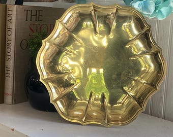 Round brass tray with scalloped edge [11"]