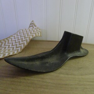 Cast iron shoe last form