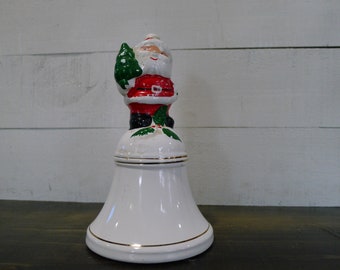 Santa Bell - holding tree [Taiwan]