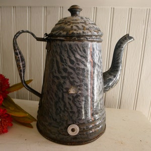 Grijze granieten koffiepot met scharnierend deksel