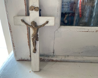 White wood crucifix with gold corpus [6"]