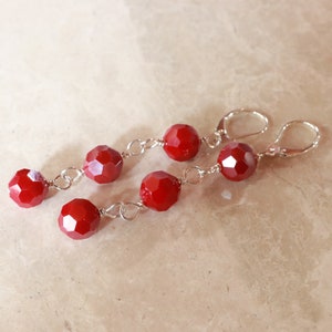 Boucles d'oreilles perles rouges, Boucles d'oreilles perles de cristal rouge, Boucles d'oreilles bohèmes en argent sterling avec perles de verre tchèque, Boucles d'oreilles gothiques rouges, Boucles d'oreilles gothiques