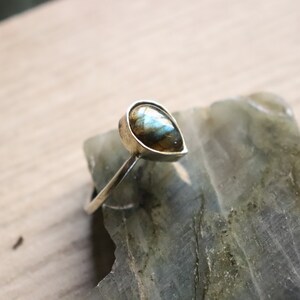Labradorite Ring, Labradorite Jewelry, Teardrop Shaped Gemstone, Minimalist Labradorite Ring, Labradorite Stacking Ring Sterling Silver Ring