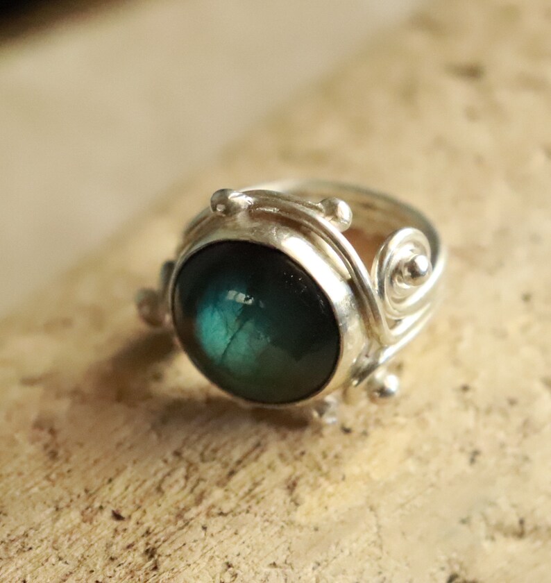 Labradorite Artisan Ring Boho Ring Size 7.5 Fantasy Ring Wizard Ring Statement Ring 925 Silver Gemstone Elvish Ring Sterling Silver Ring