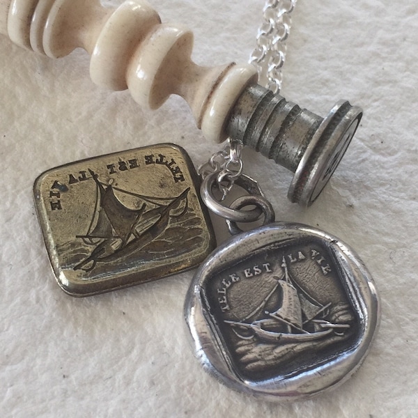 Así es la vida.... Telle est la vie.  Collar de plata esterlina, impresión de sello de cera antiguo, hecho a mano, colgante, barco, barco, océano, vela.