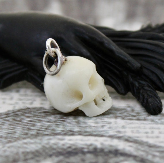 Carved skull necklace discount