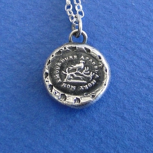 Amor eterno.... regalo romántico de plata de primera ley. Colgante de sello de letra de cera antigua. Mi amor perdurará.....