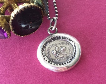 Pluk de dag, Rozen hanger. Antieke waszegelzegel. Stop en ruik de rozen. rouwsieraden. memento mori.