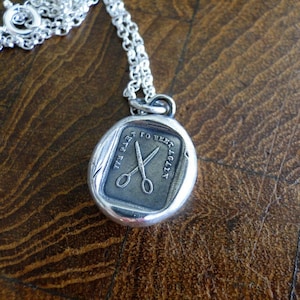 Nos separamos para encontrarnos de nuevo.......Plata de ley, impresión de sello de cera antigua, hecho a mano, colgante.